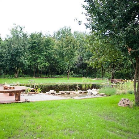 Pajta Apartman Es Vendeghaz Tata Exterior photo