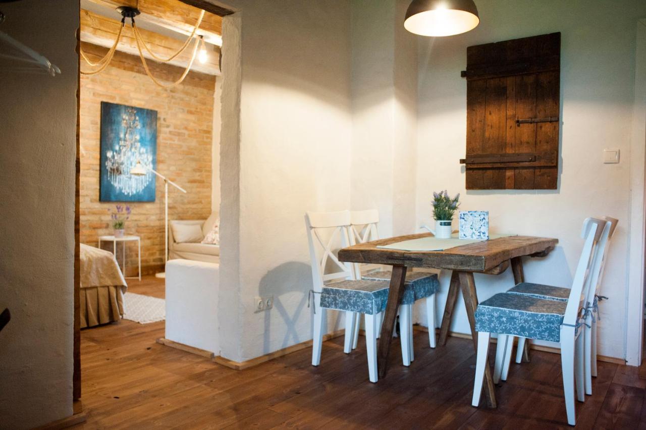 Pajta Apartman Es Vendeghaz Tata Exterior photo