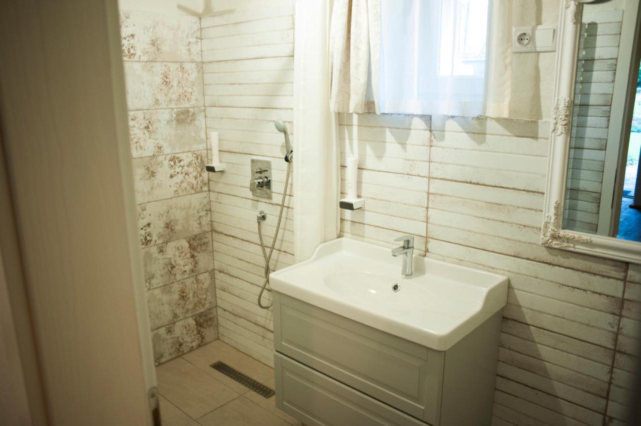 Pajta Apartman Es Vendeghaz Tata Exterior photo