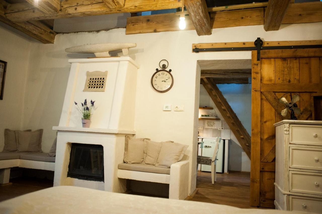 Pajta Apartman Es Vendeghaz Tata Exterior photo