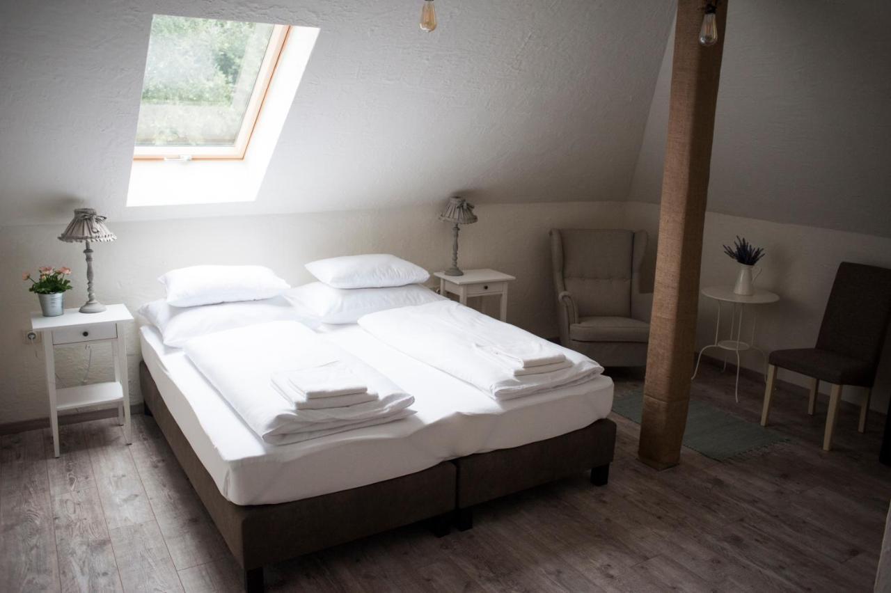 Pajta Apartman Es Vendeghaz Tata Exterior photo
